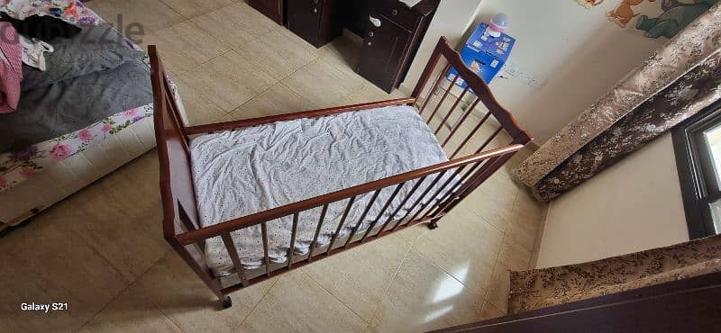 baby crib- very good condition.  rarely used 2