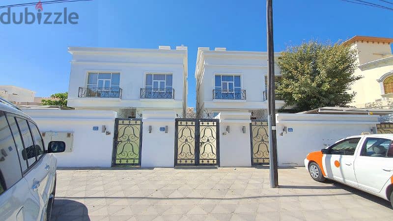 Part of villa 5BHK, garden, and parking in Al hail 0