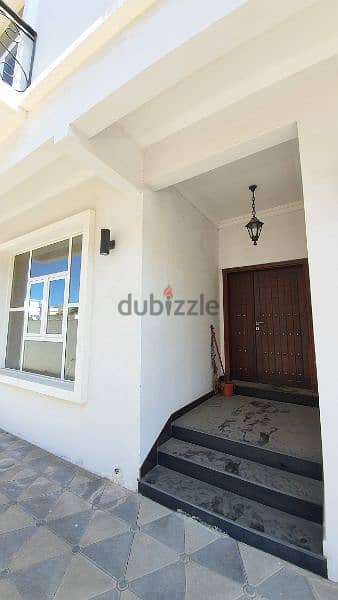 Part of villa 5BHK, garden, and parking in Al hail 1