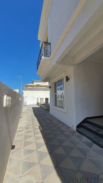 Part of villa 5BHK, garden, and parking in Al hail 2