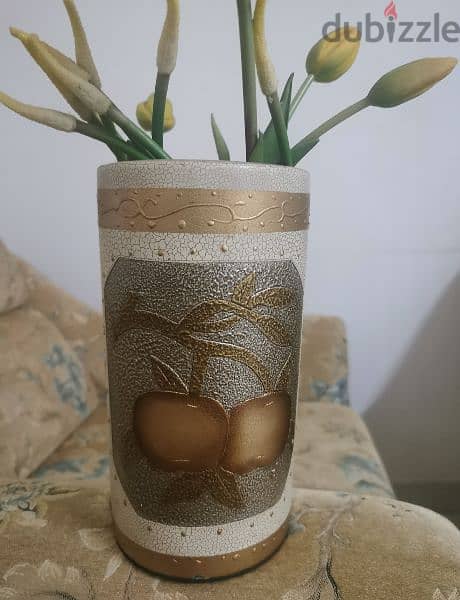 Golden vase 1