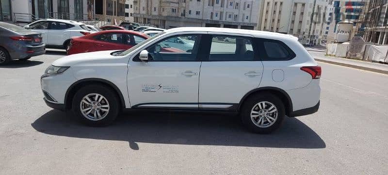 Mitsubishi Outlander Day* 9 Rials 6