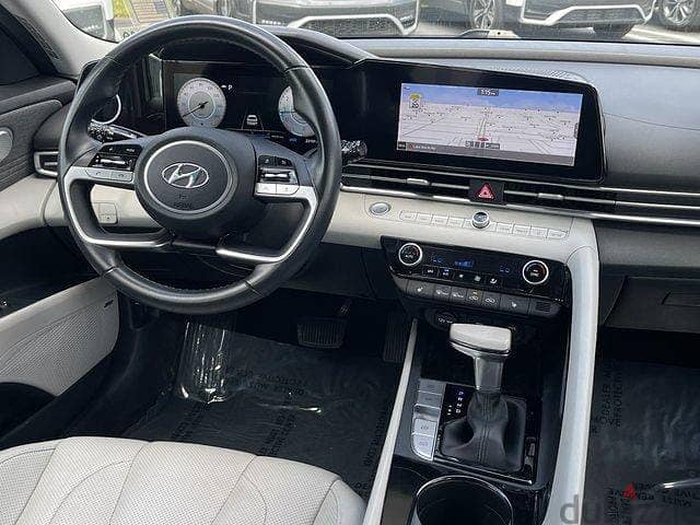 Excellent 2021 Hyundai Elantra GL, Original paint, No accident 4