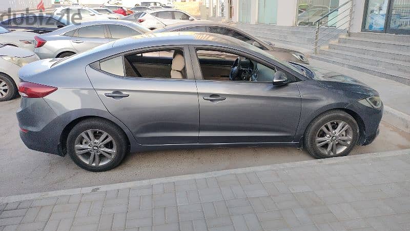 Hyundai Elantra 5