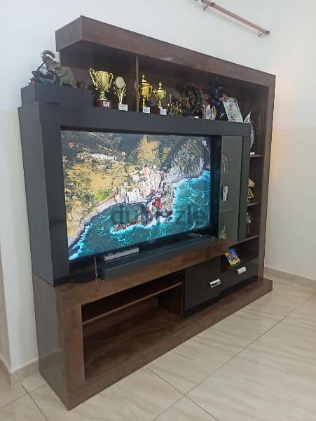 TV unit in very Good Condition 2