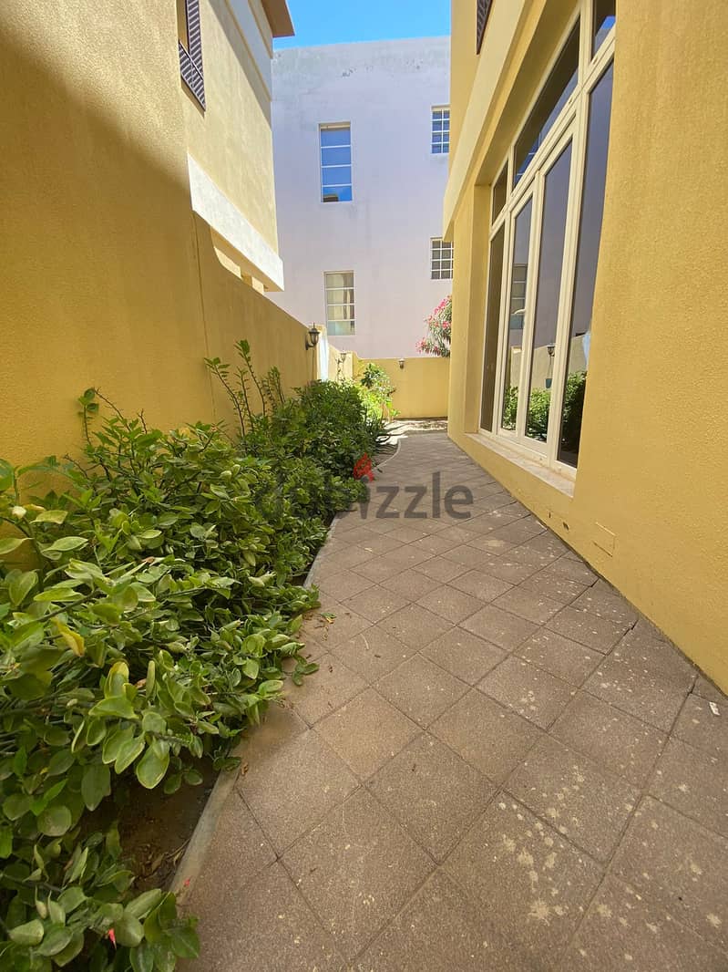 "SR-JV-495 Villa to let In al seeb k ( sour al hadid ) Nice villa 2