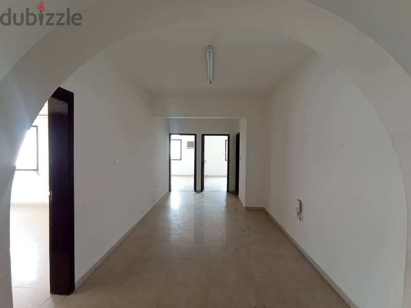 for rent in Al Khuwair at a good price. شقة بالخوير للايجار بسعر مناسب 2