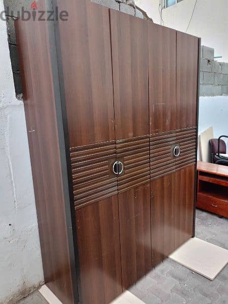 Four doors cupboard for sale 0