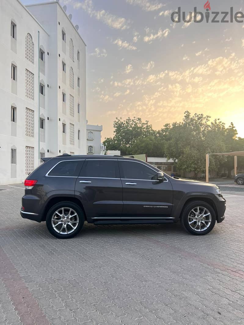 Jeep Grand Cherokee V8 (Summit) Gulf Oman 2015 7