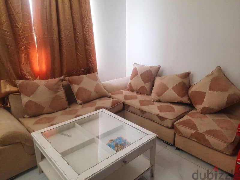 5 seater sofa in very good condition 2