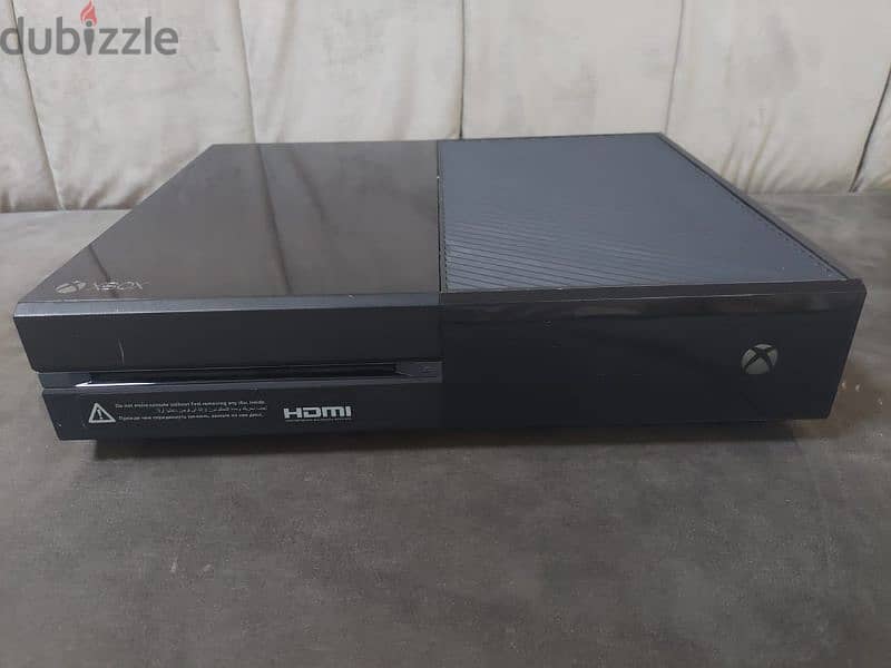 Xbox one 1 terabyte with controller  and installed games 3