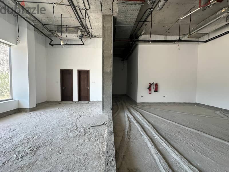 400 SQM Road-Facing Showroom for Rent in Ruwi 6