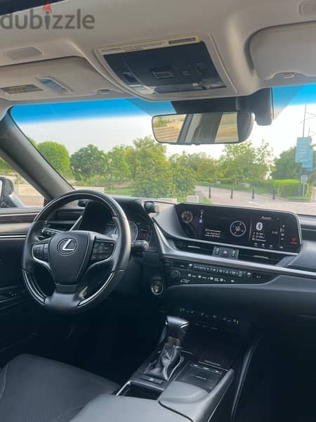 Lexus ES 350 2019 luxury 9