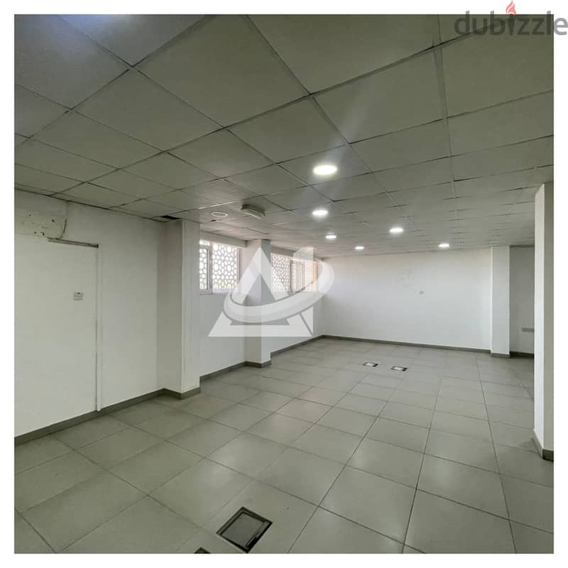 ADC08**460 sqm office for rent in khuwair overlooking in sultan qabus 7