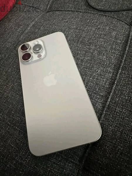 iPhone 15 pro max ايفون ١٥ برو ماكس 3