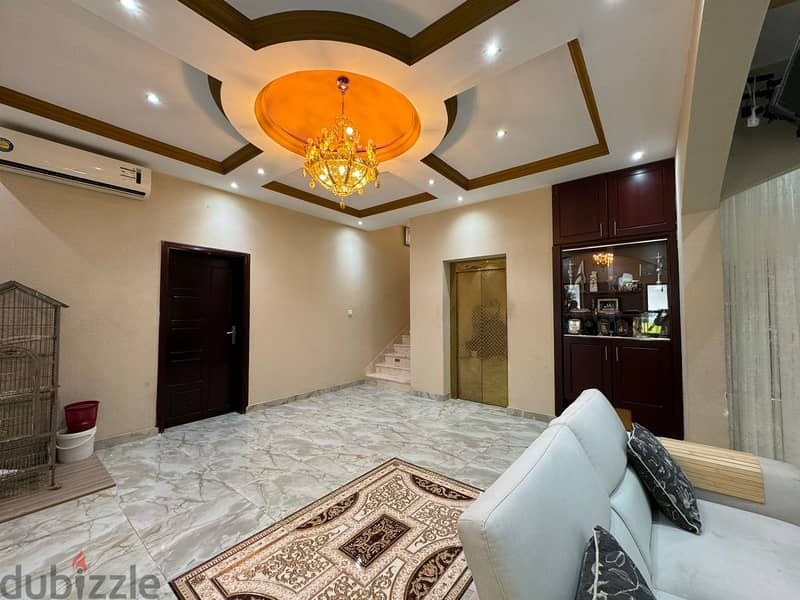 فيلا واسعة 8 غرف نوم، 3 طوابق للبيع في العمارات FSV62 2