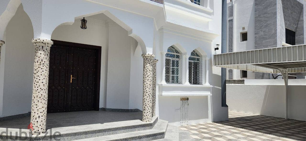 2Me11 clean 10 bhk villa for rent in ghoubra 0