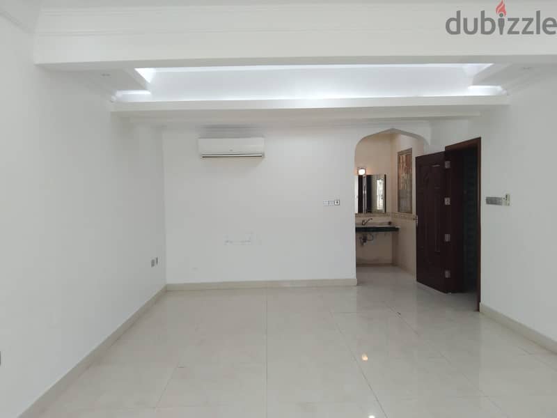 ME2 |  5 Bhk Commercial Villa For Rent In Khuwair 13