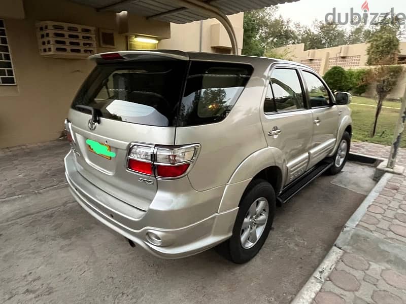 Toyota Fortuner 2011 3