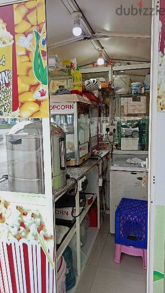 selling popcorn shop. 1