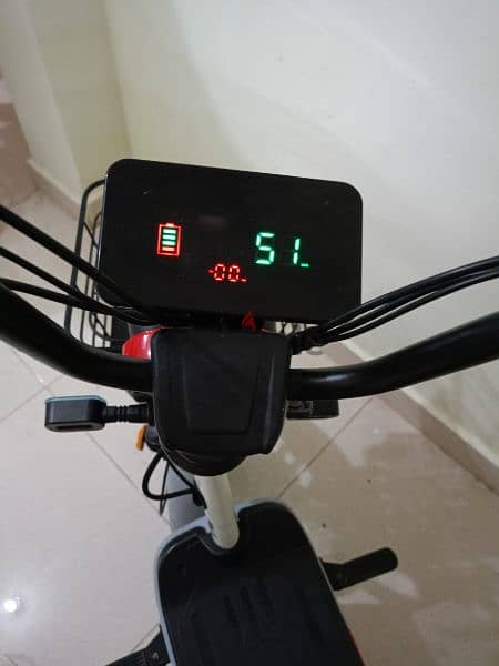 Electric Scooter for Sale in Salalah Awqad 9