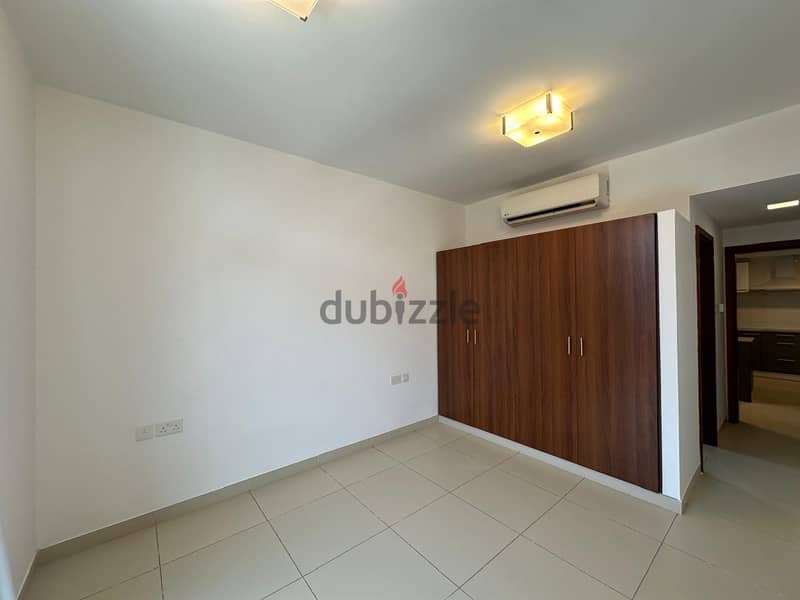 2 BR Well Maintained Penthouse Apartment with Pool in Muscat Hills 4