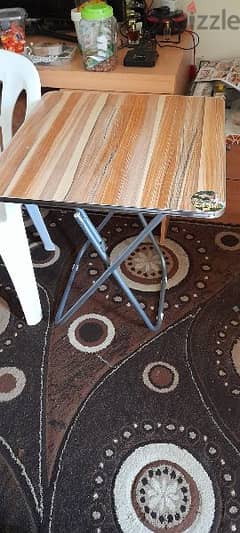 Table with 2 chairs