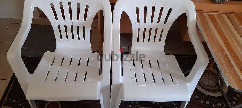 Table with 2 chairs 1