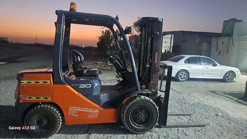 Toyota 3 ton forklift 4.5 MTR height 4