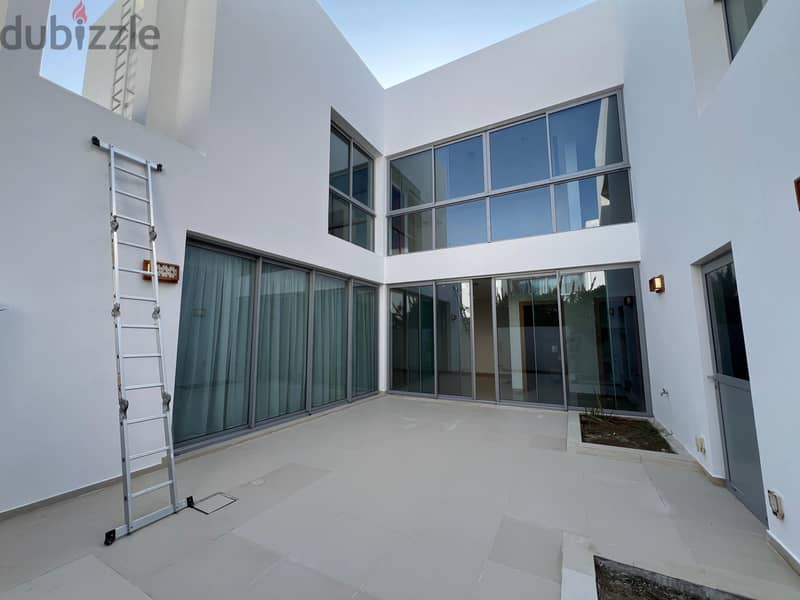 3 Bedroom Courtyard Villa for Rent in Al Mouj 4