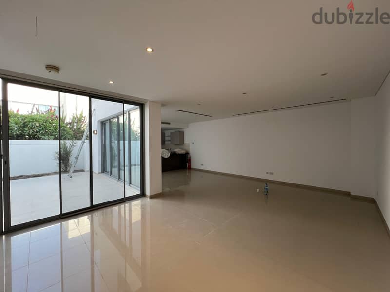 3 Bedroom Courtyard Villa for Rent in Al Mouj 1