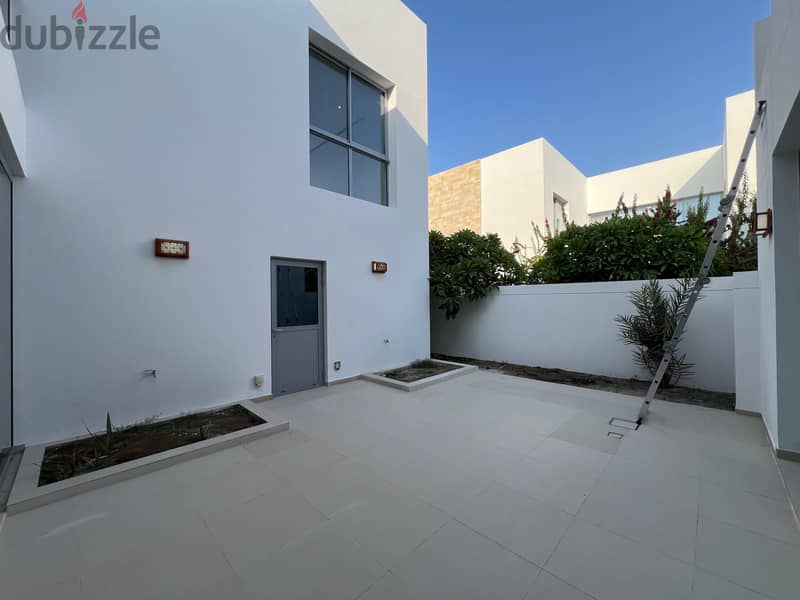 3 Bedroom Courtyard Villa for Rent in Al Mouj 5