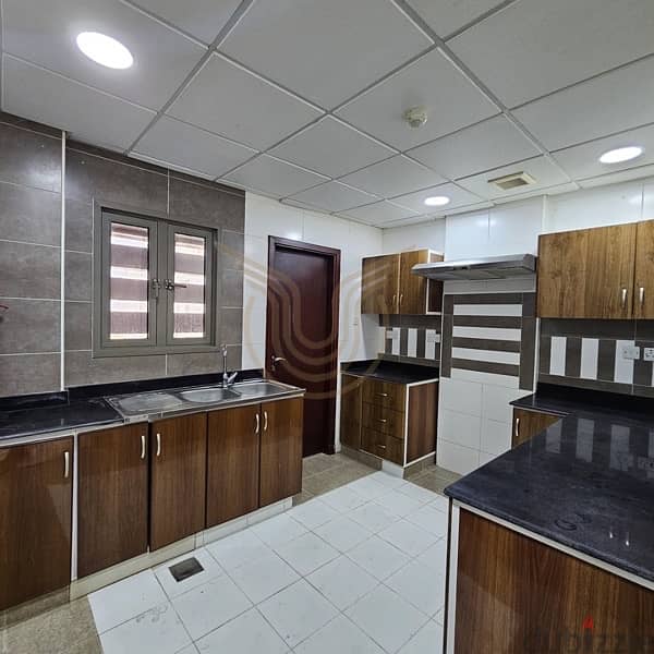 Luxury apartment in Al-Azaiba, price 300 OMR 5