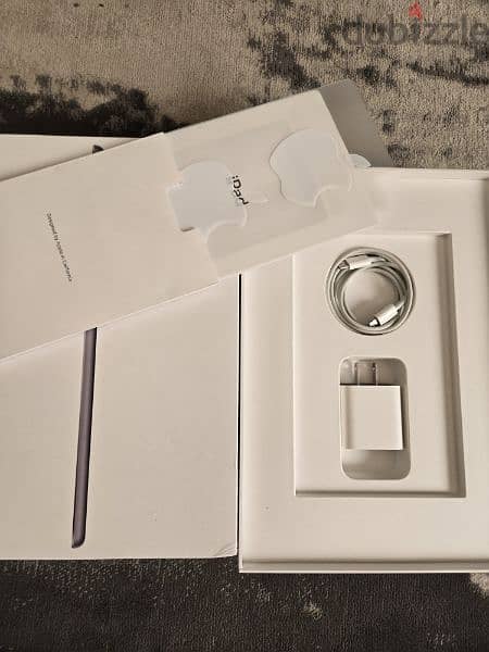 iPad 9 64gb almost new condition 8