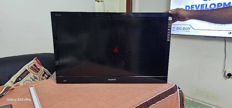 32" LED TV for sale 2