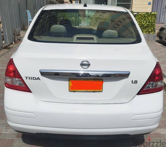 Nissan Tiida 2011 4