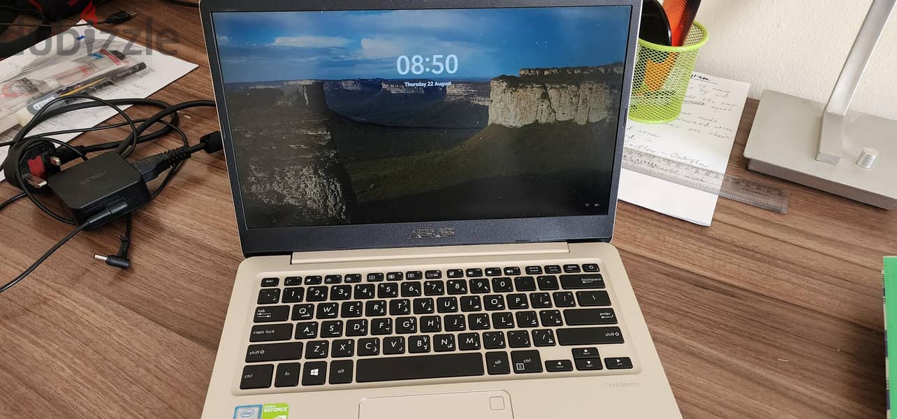 Asus VivoBook S14 Intel i7 8GB RAM 1024 GB SSD 2GB NVIDIA VeryGood 15