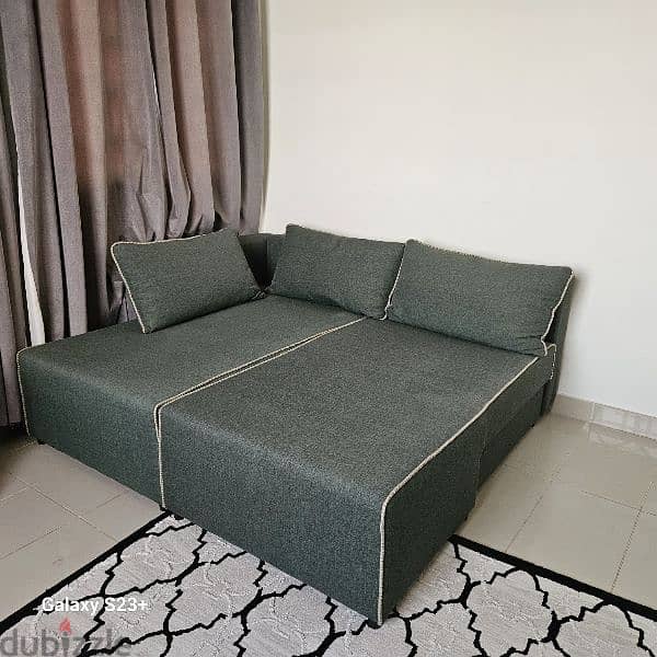 Sofa in excellent condition 2