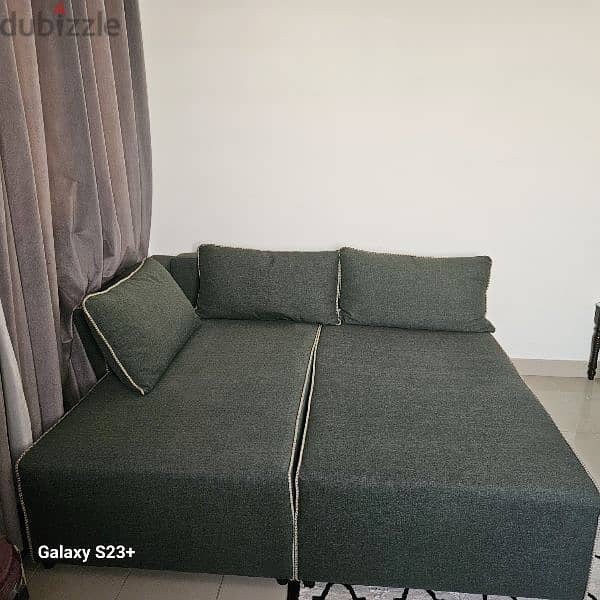 Sofa in excellent condition 3