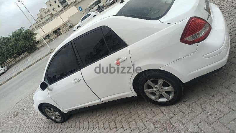 Nissan Tiida 2011 13