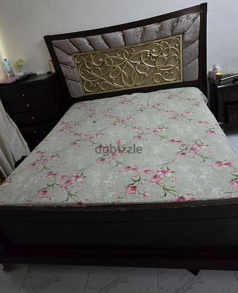 Bed set , 1 dressing table, 1 side table and 1 bed 1