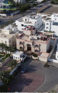 Luxury villa for sale, luxury and great location in South Al Hail