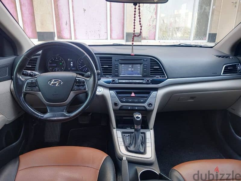 Hyundai Elantra 2018 3