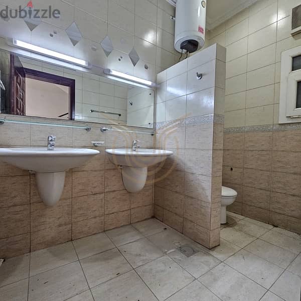 Spacious villa in Al-Azaiba, price 450 OMR 9