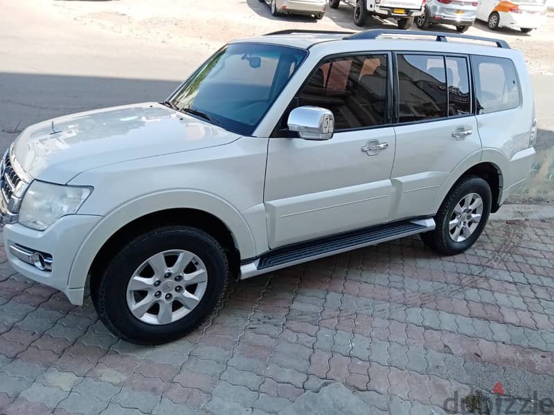 pajero 2017 (30 omr per day) 2