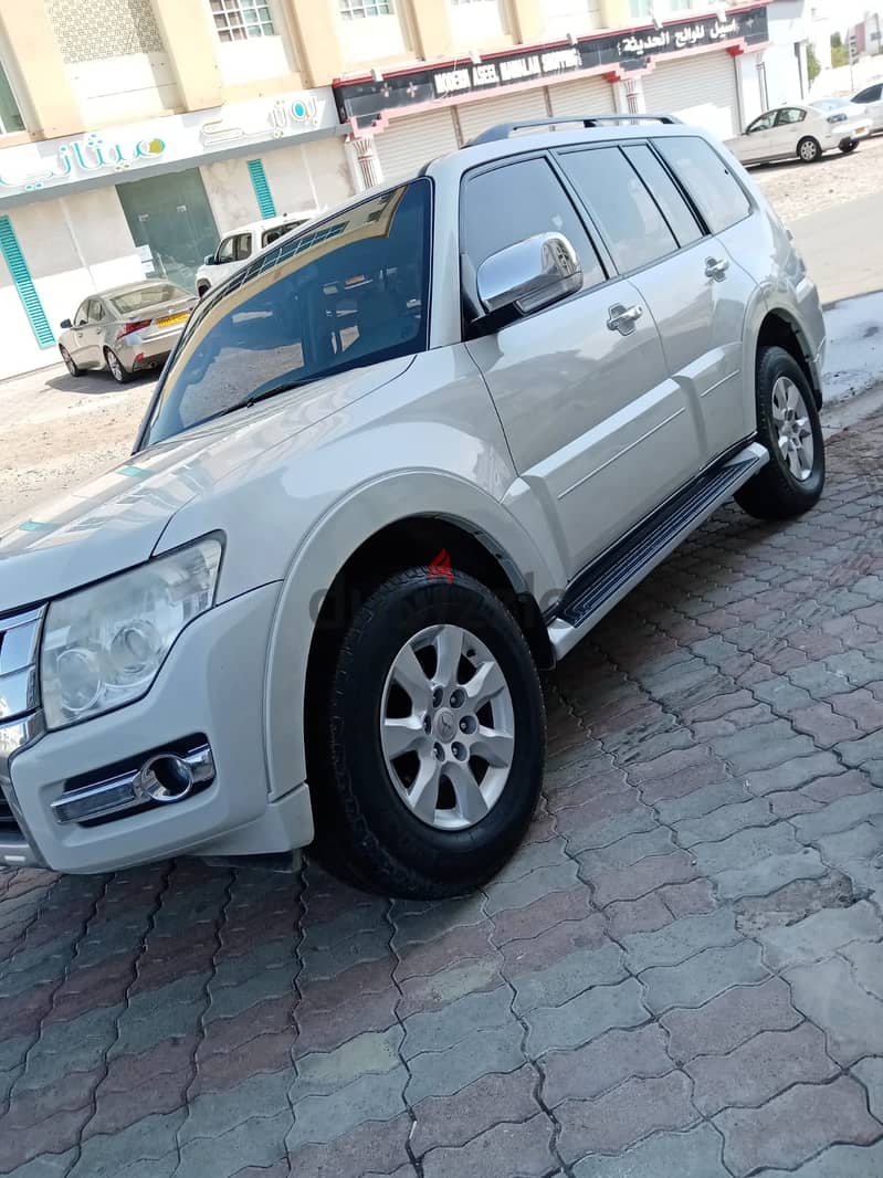 pajero 2017 (30 omr per day) 3