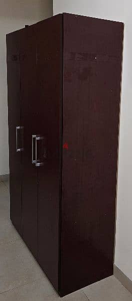 3 Door Wardrobe in Good Condition 2