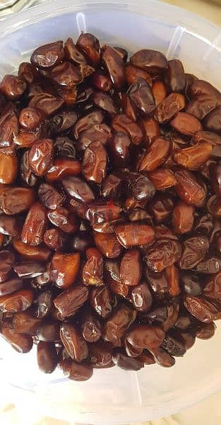 يتوفر تمور خلاص وفرض dates is available