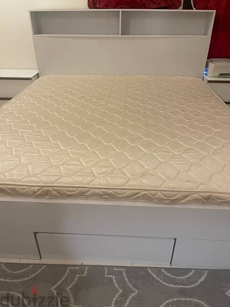 king bed with matress two side drawres 2