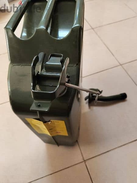 20 litre Jerry can with spout 6